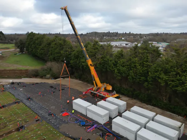 Wind tower section lifting with synthetic slings